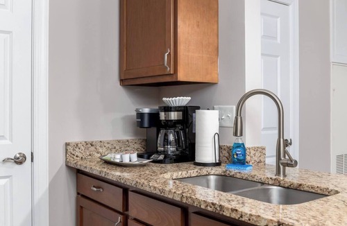 Westerville Apartment | The Pondview Penthouse | King Bed | Balcony | W/D