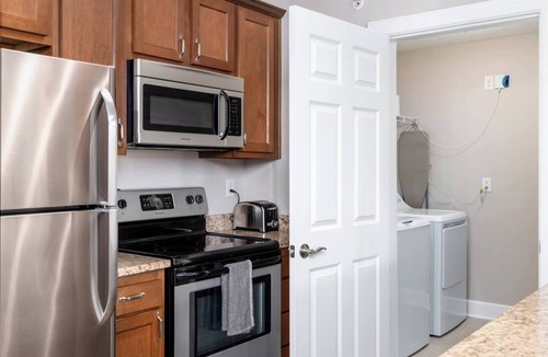 Westerville Apartment | The Pondview Penthouse | King Bed | Balcony | W/D