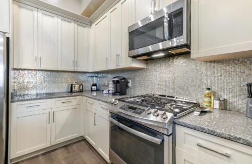 Central Business District Apartment | The Pontchartrain