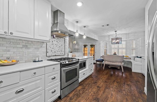 West Oak Hill House | The Pool & Gaming Retreat - Hot Tub, Arcade & More