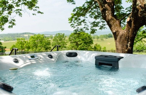 Swoope House | The Pool House: 30+ Day Stays & 15 mins downtown