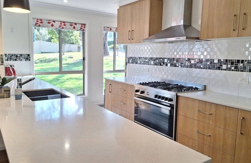 Eildon House | The Pool House at Lake Eildon