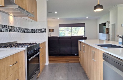 Eildon House | The Pool House at Lake Eildon