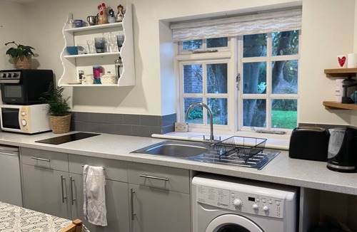 Aldingbourne Cottage | The Pool House