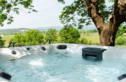Swoope House | The Pool House: Mtn Views & 15 Mins to Downtown