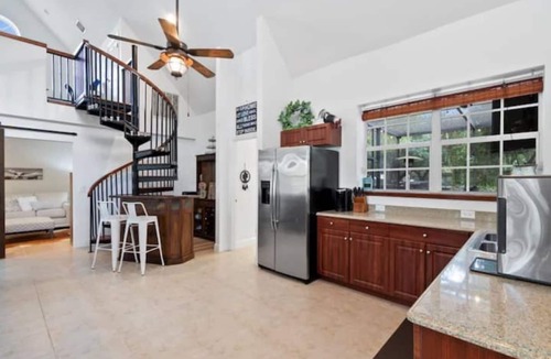 Moore Haven House | The Pool House