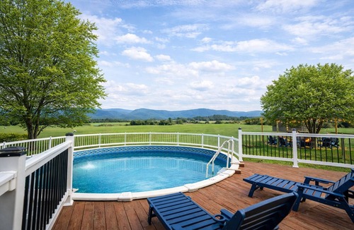 Luray House | The Pool is Open! Epic Views, Hot Tub, Arcade, Fire Pit, Movie Room, and more!