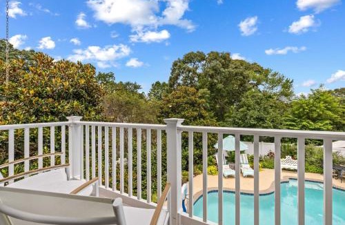 Cape Saint Claire Apartment | The Pool Loft at Poplar Hill