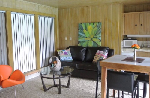 Uvalde Cabin | The Poolside Cabana (Private Cottage)