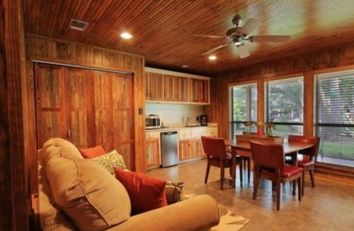 Uvalde Cabin | The Poolside Cabana (Private Cottage)