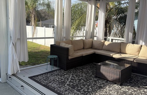 Cypress Gardens House | The Poolside Escape