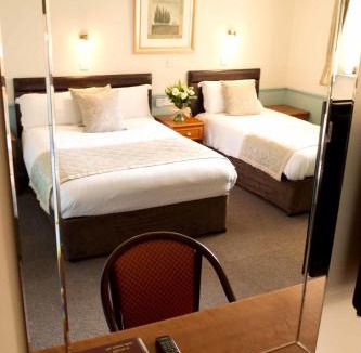 Moulton Hotel | The Poplars Moulton