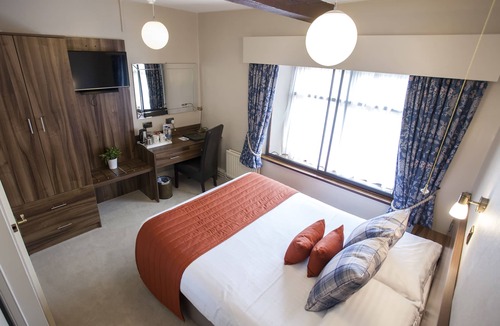 Moulton Hotel | The Poplars Moulton