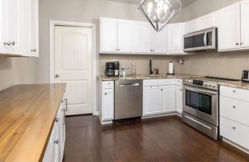 Fort Worth House | The Poppy Hideaway - 5 min walk to Lake Worth!