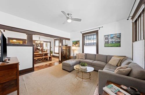 Clarksville House | The Porch - Walk to 6th Street