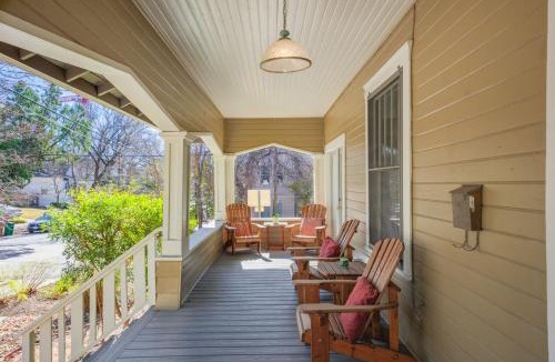 Clarksville House | The Porch - Walk to 6th Street