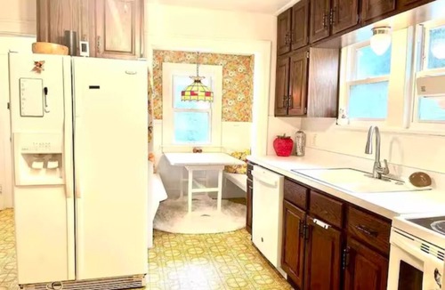 Keller Park House | The Portage Place: 3BR 2 mi from ND w/king suite