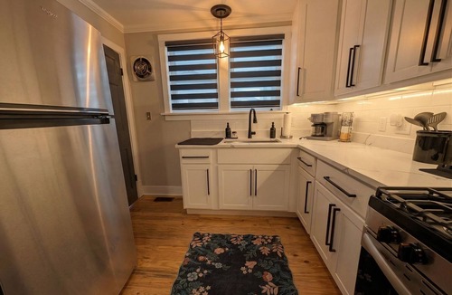 Wheeler House | The Porter Nook! 5 minutes to Indiana Dunes, Pet Friendly