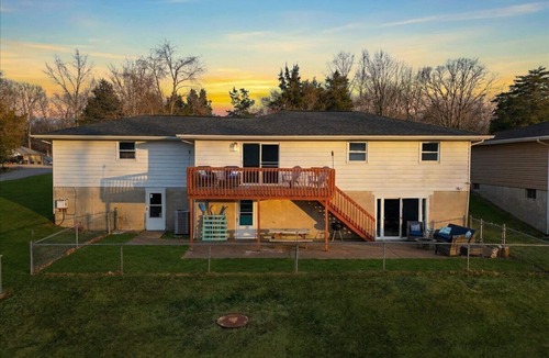 Goreville House | The PorterPlace, Kayaks, Canoe, FirePit, Waterfront