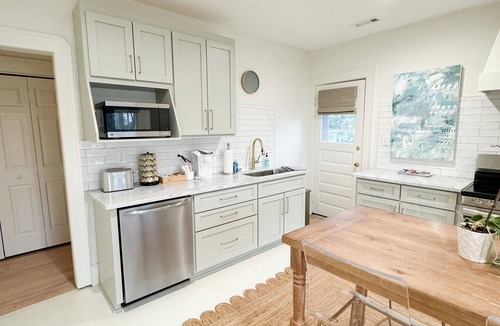 Griffin Apartment | The Portico - 2 BR 1 BA Apt