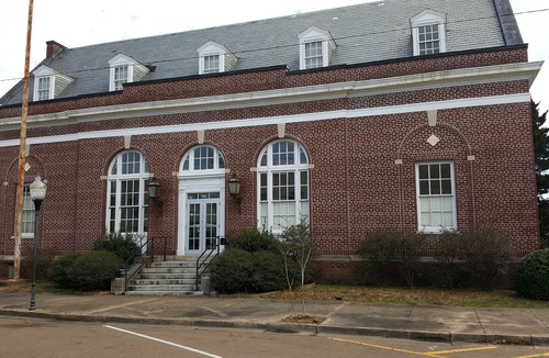 Grenada Apartment | The Postmaster's Quarters at 2nd & Main - 2 story apartment in the historic district