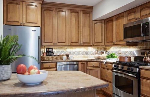 West End House | The Potomac - All En-Suite Baths + 2 Parking