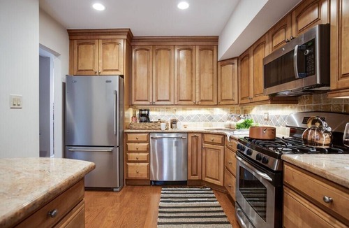 West End House | The Potomac - All En-Suite Baths + 2 Parking
