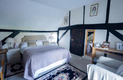 Seer Green Hotel | The Potters Arms