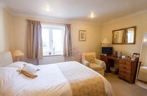 Seer Green Hotel | The Potters Arms