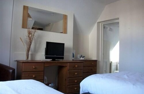 Seer Green Hotel | The Potters Arms