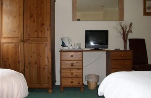 Seer Green Hotel | The Potters Arms