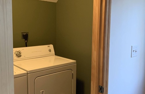 Mount Marion Bed & Breakfast | The Powdermill Streamside Suite