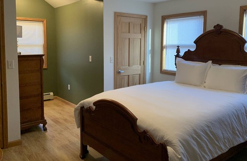 Mount Marion Bed & Breakfast | The Powdermill Streamside Suite