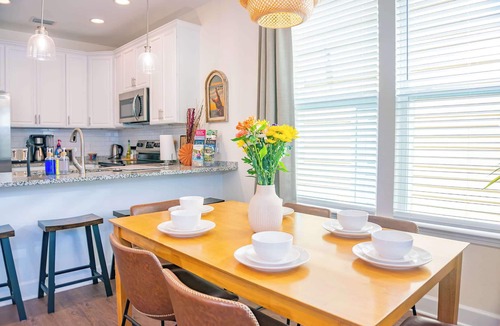 Pleasant Street House | The Prairie Suite. Newly Built, Upscale, Central