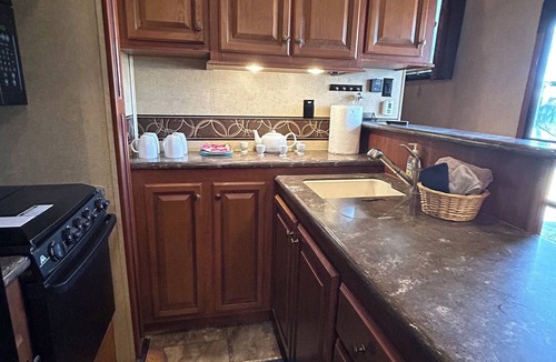 Victoria House | The Premier Victoria Tx RV ,No Cleaning Fee,King Bed, Sectional Couch