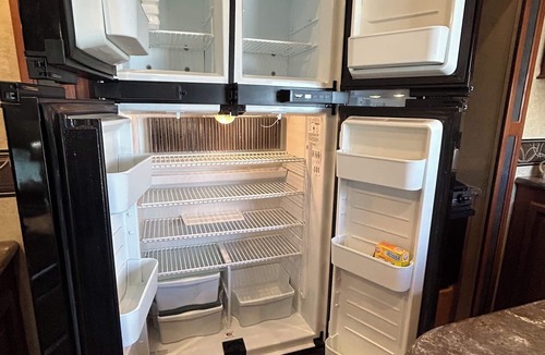 Victoria House | The Premier Victoria Tx RV ,No Cleaning Fee,King Bed, Sectional Couch