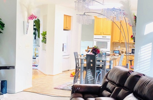 Friendly House | The Presidential Suite