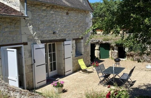 Saint-Epain Cottage | The Pressoir de Galisson: Rustic Gîte in Touraine with Garden and Wifi
