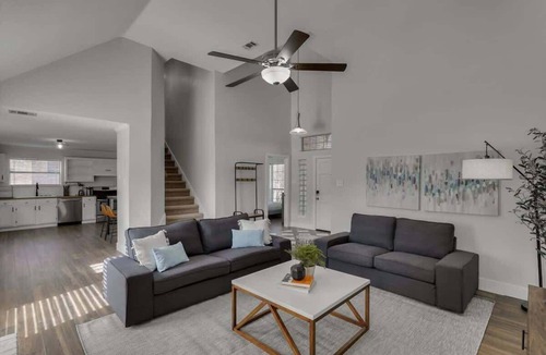 DeSoto House | The Prestige Poolside Escape - 5BR w/Cinema & Gaming