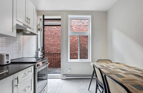 Cote-Des-Neiges—Notre-Dame-De-Grace Apartment | The Prestige Stay | Chic & Bright 3BR in NDG