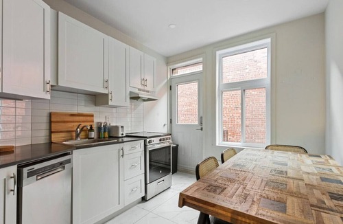Cote-Des-Neiges—Notre-Dame-De-Grace Apartment | The Prestige Stay | Chic & Bright 3BR in NDG