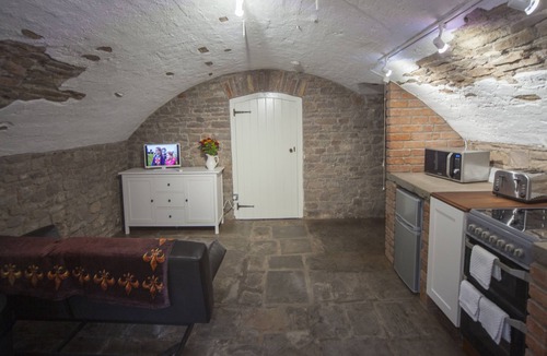 Pill Apartment | The Priory Cellars Abbots Leigh