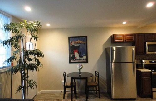 Willow Grove House | The Private 1-BR in Willow Grove Park