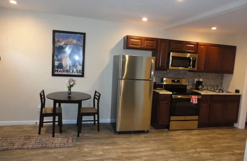 Willow Grove House | The Private 1-BR in Willow Grove Park