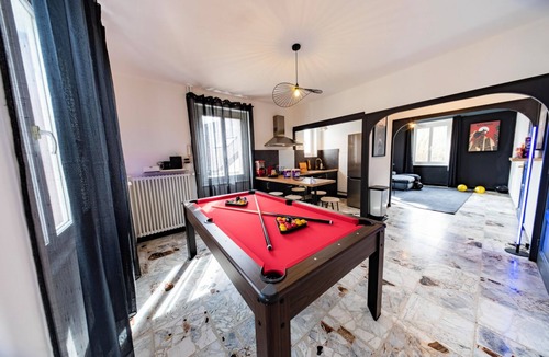 Belley Apartment | The Private Lounge – Cinema, Billiards & Garden