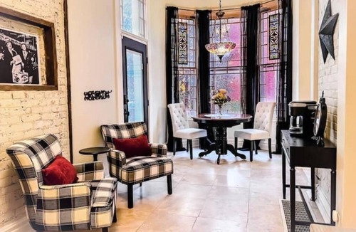 Soulard House | The PS House: Hot Tub, Pool Table, Walk Score 93, Historic home w modern updates