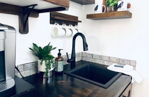 Elm Mott RV Rental | The Purple Martin 15MIN to Magnolia & Baylor