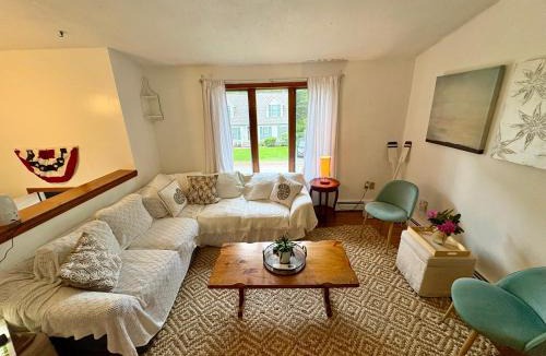 Saunderstown House | The Purple Room