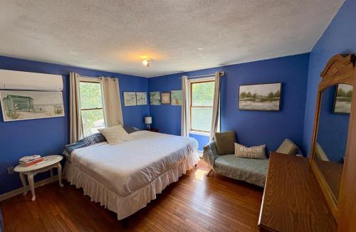 Saunderstown House | The Purple Room