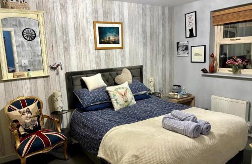 North Wheatley House | The Purrfect Creative Retreat